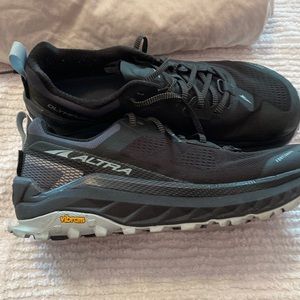 altra Size 10 Olympus 4 Vibram sole